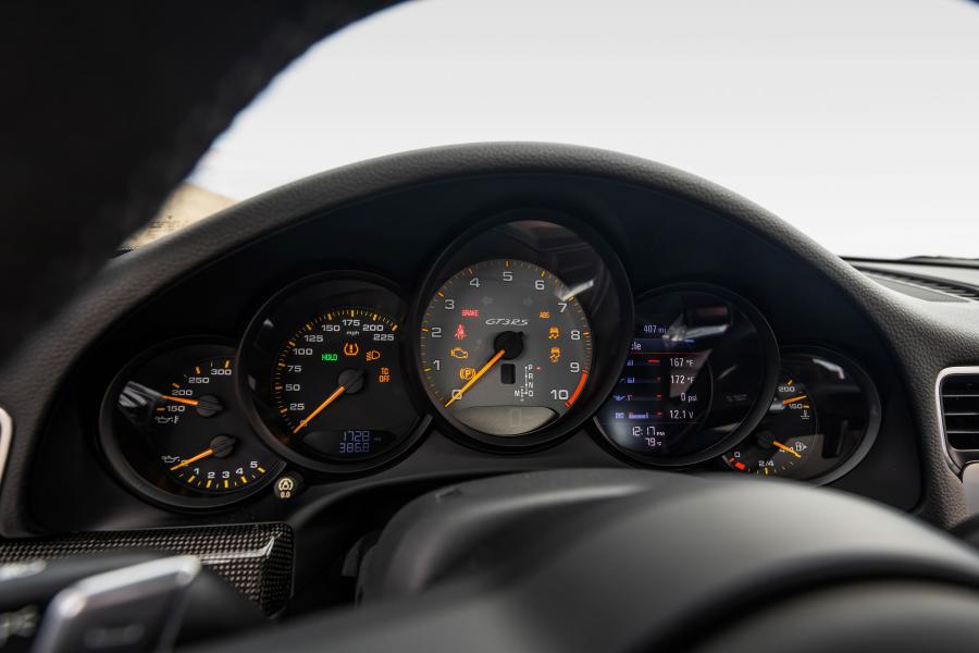 Панель приборов Porsche 911 GT3 RS (991) 2018 года  (NA) (фото 26 из 40)